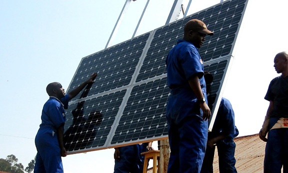 la formazione, i lavoratori, installare, solare, pannelli, la salute, le cliniche, Ruanda, energia pulita