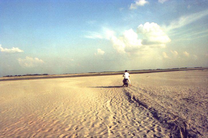 man, rijden, scooter, zand, grond