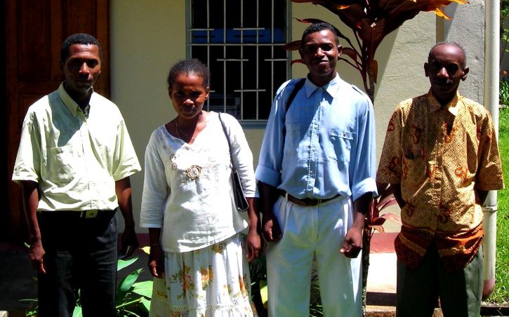 rodiče, Ambarimilambana, se stal, zasnoubená, úředníci, Společenství