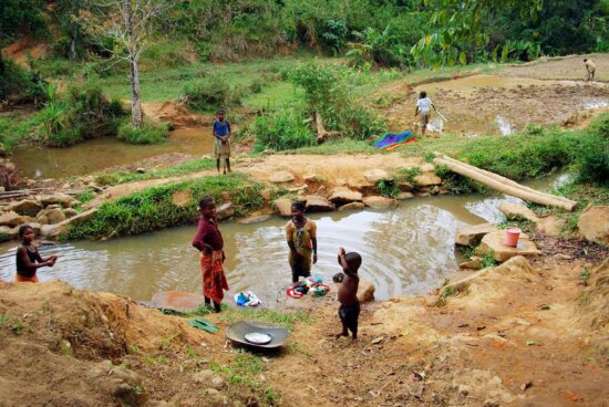 people, Madagascar, girls, washing, river, boy, plays