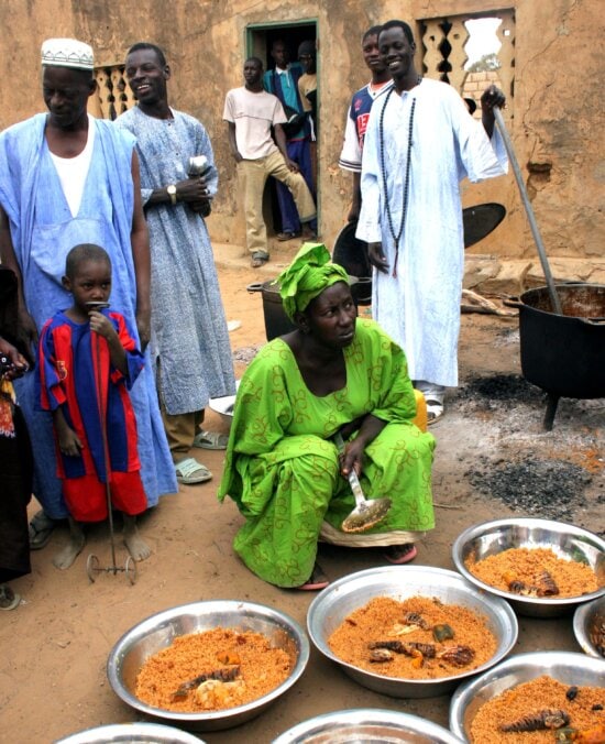 vulnerable-school-meal-program-in-senegal-provides-students-with-basic-necessities-to-keep-them-in-school-550x676.jpg