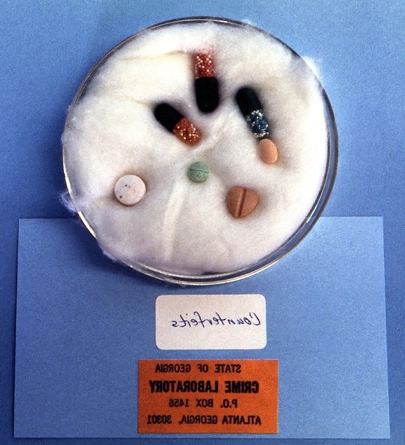 lined, cotton, culture, plate, contains, assortment, counterfeit, amphetamines
