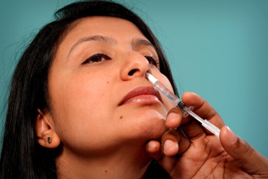administering, H1N1, live, attenuated, intranasal, vaccine, laiv, female, recipient