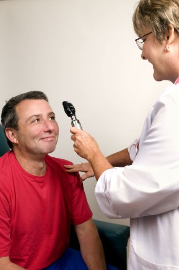 očné vyšetrenia, žena, kliník, oftalmoskopom