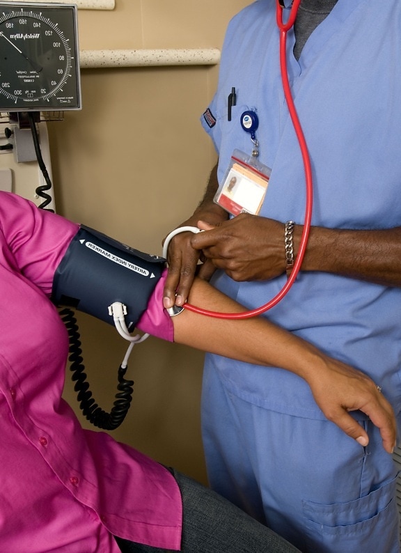 meranie krvného tlaku, rýchle, bezbolestné