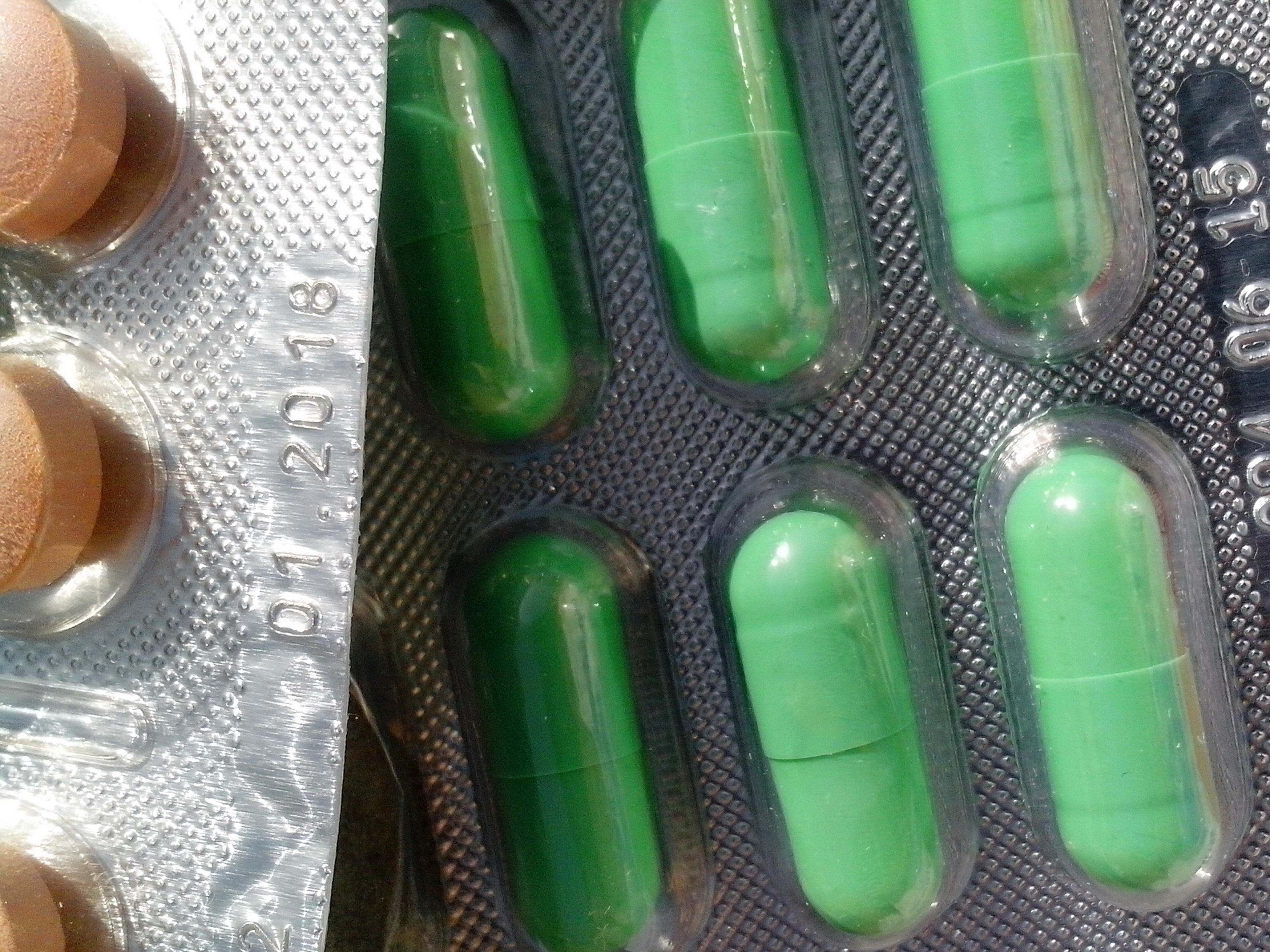 Зеленые капсулы таблетки