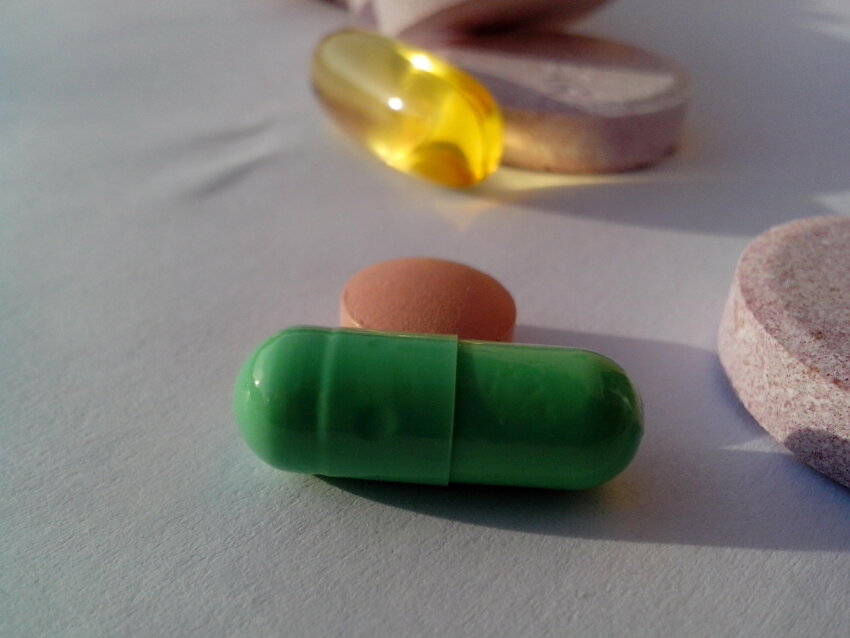 probiotic-pills-on-table-850x638.jpg