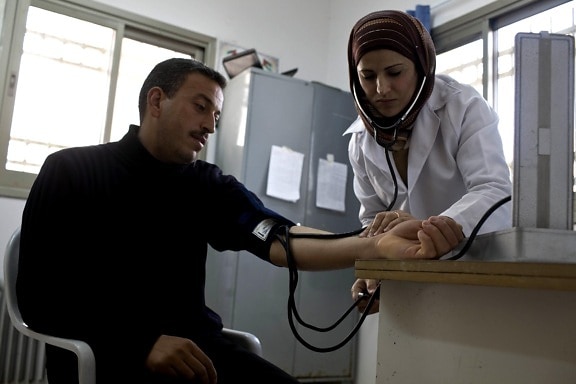 Krankenschwester, Überprüfung, Patienten, Gemeinschaft, Klinik, west, bank, Gaza, zu verbessern, Gemeinschaft, Gesundheit