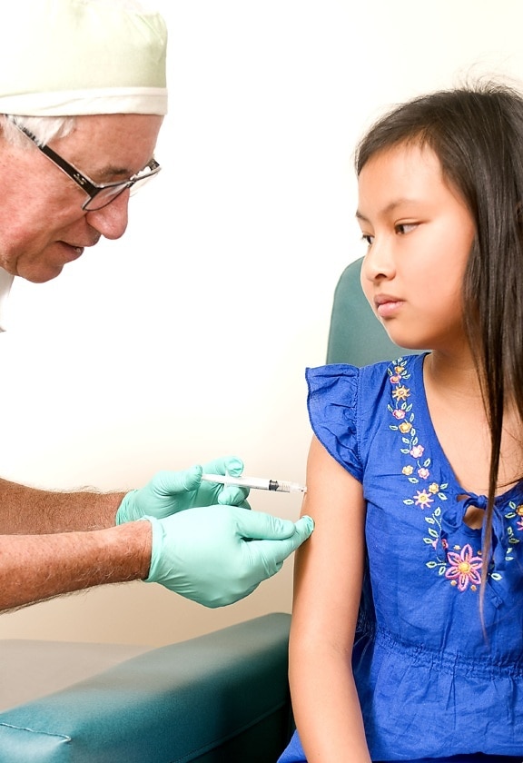 young girl, receiving, injection, arm, muscle