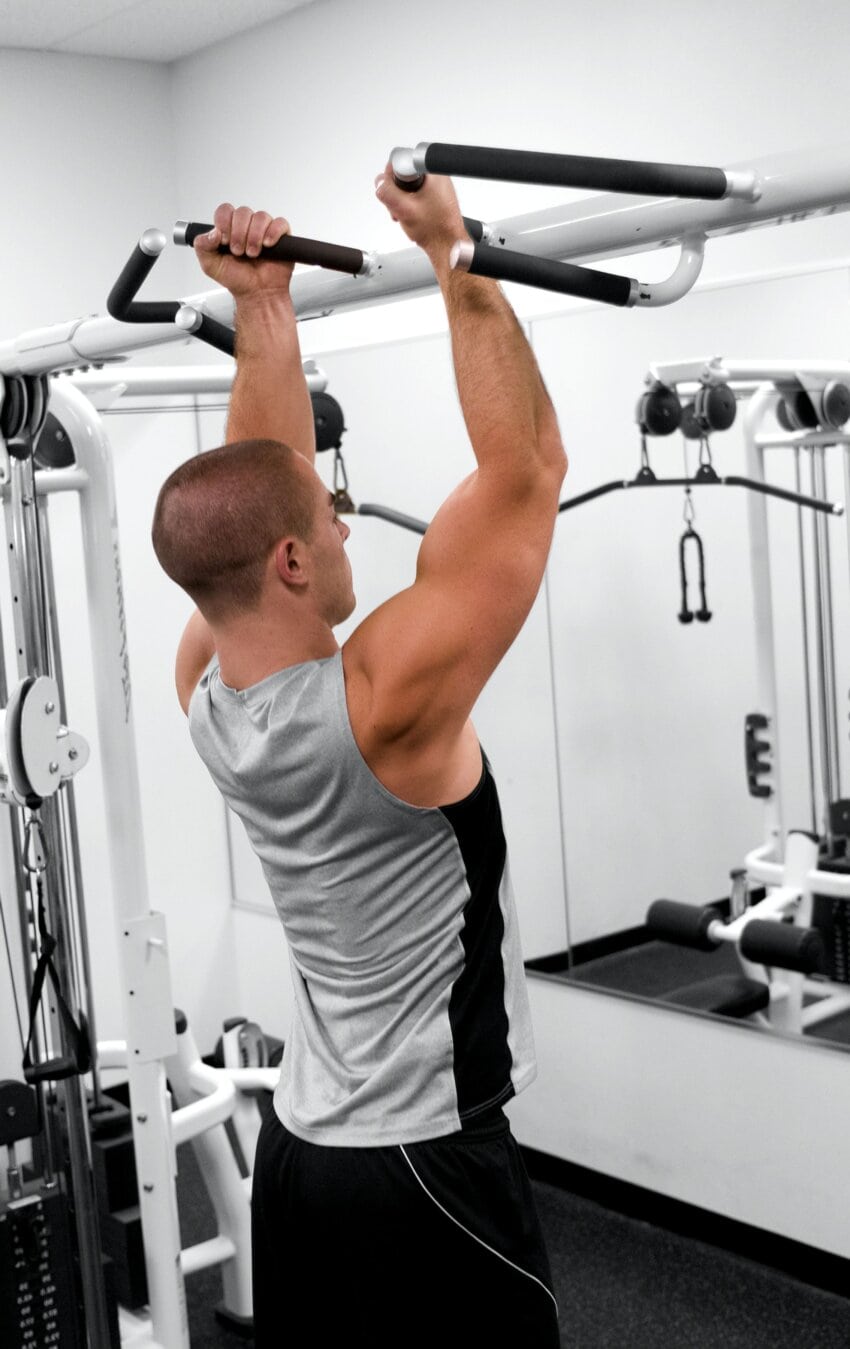 free-picture-man-image-gymnasium-various-strength-training