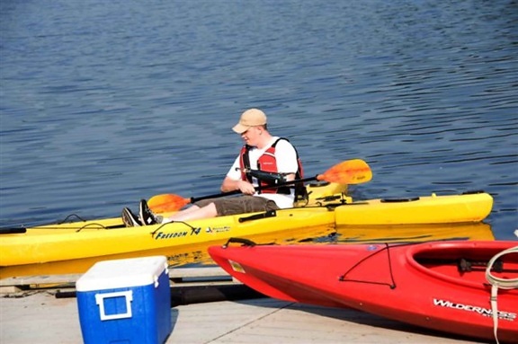 man, prepares, canoeing