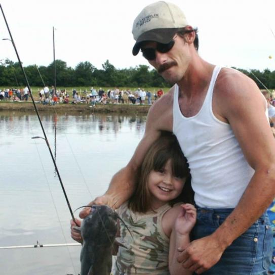 Cha, con gái, cá da trơn
