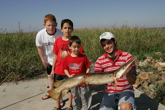 kalastaja, lapset, Kalastus, suuri kala kiinni