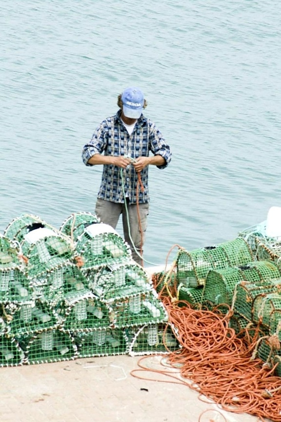 fisherman, preparing, net