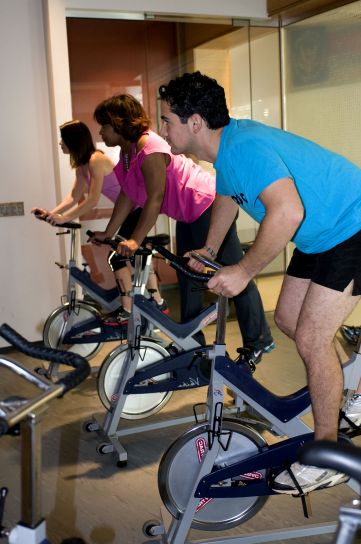 sală de fitness, exerciţiu, biciclete