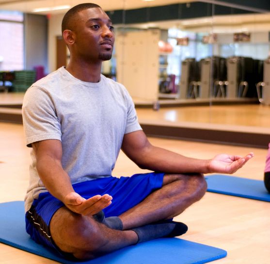 yoga, classe, croce, gambe, mani, la meditazione, la posizione