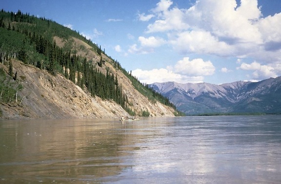 Kano, insanlar, Yukon, nehir