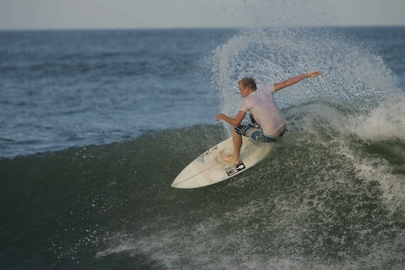 surfista, maniobras, frontal, recorte, generar, velocidad, onda