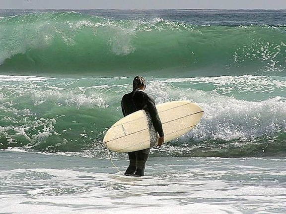 surfere, surfing, ocean, bølger, surfbrætter