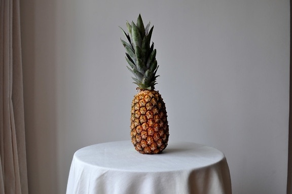 pineapple, table
