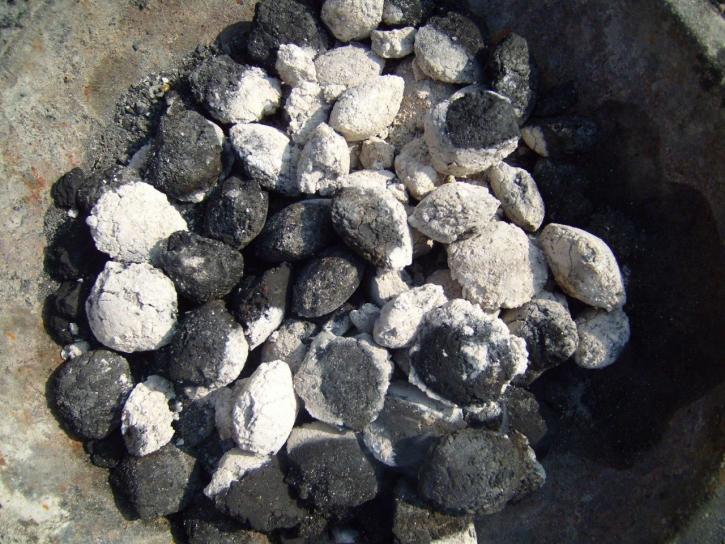 charbon de bois, Briquettes, combustion