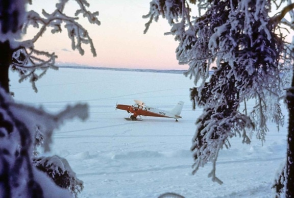 turbine, floatplane, snow