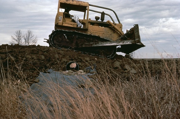 bulldozer, våtmark, restaurering