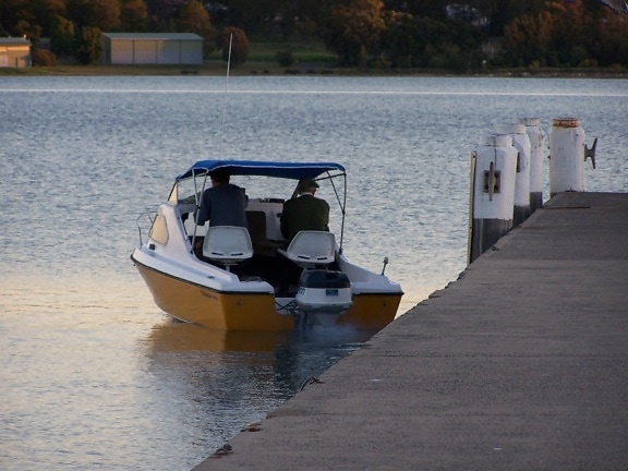 лодка, езеро