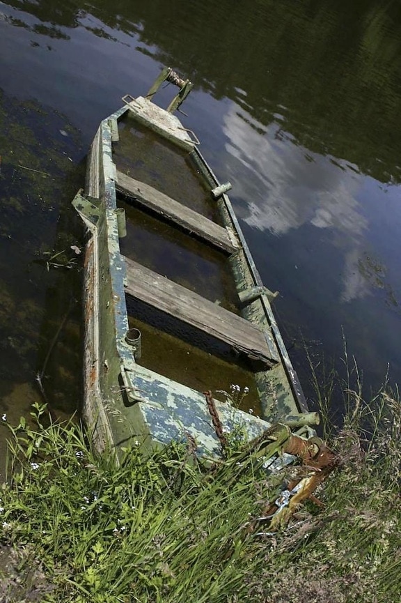 старые, деревянные лодки, река