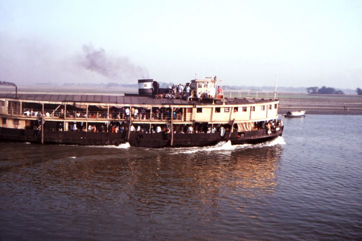 raderstoomboten, stoomboot, reisde, Bangladeshs, Meghna, rivier