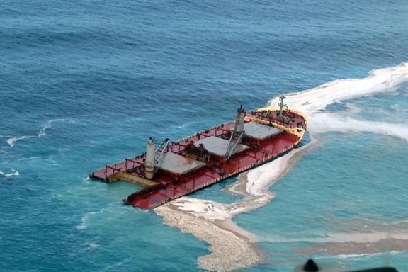 ship, werck, oil, spills, aerial perspective