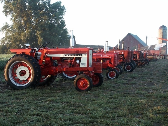 Farmall, traktorer