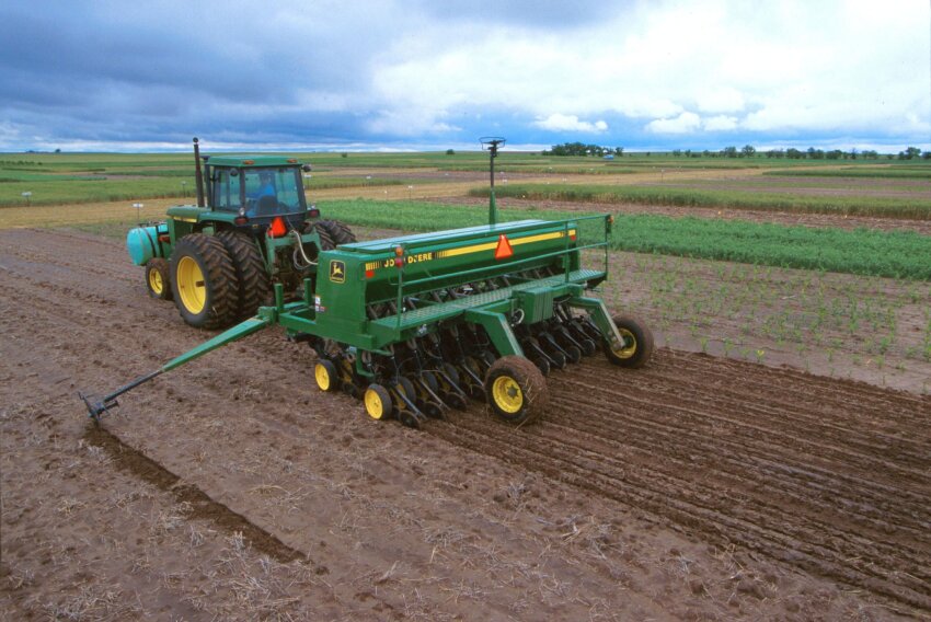 Imagem Gratuita Agricultor Trator Plantio