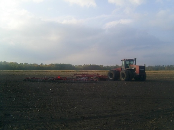 Crveni, traktor, odmaranje, otvoren, polja