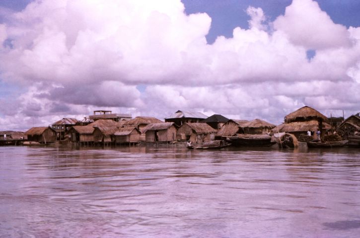 ボートに乗って、ベイエリア、ベンガル、典型的なパトゥアカリ、地区、村、国、バングラデシュ