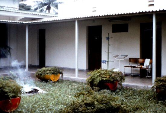 courtyard, Ngaliema, hospital, Kinshasa, Zaire