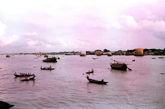 sampan, walasr, ferryboats, plied, Meghna, river, Dhaka, district, Bangladesh