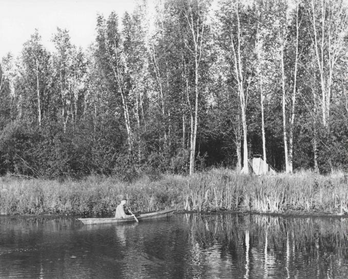чорно-біле зображення людини, каное, намет, табір, дитячий, високий, трава