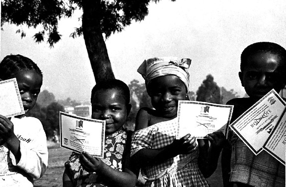 bambini, Camerun, la vaccinazione, certificati, vaccinati, il vaiolo