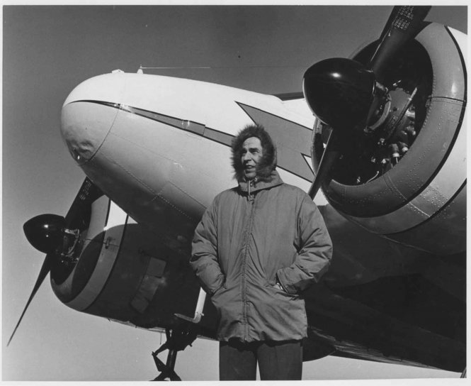 om, lângă avion vintage, imbatranire, stoc, fotografie