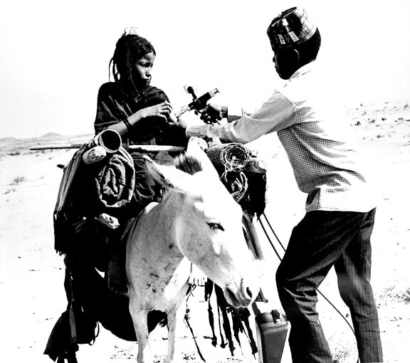 nomade, tuareg, fille, la réception, la variole, la vaccination, Mali, Afrique occidentale,