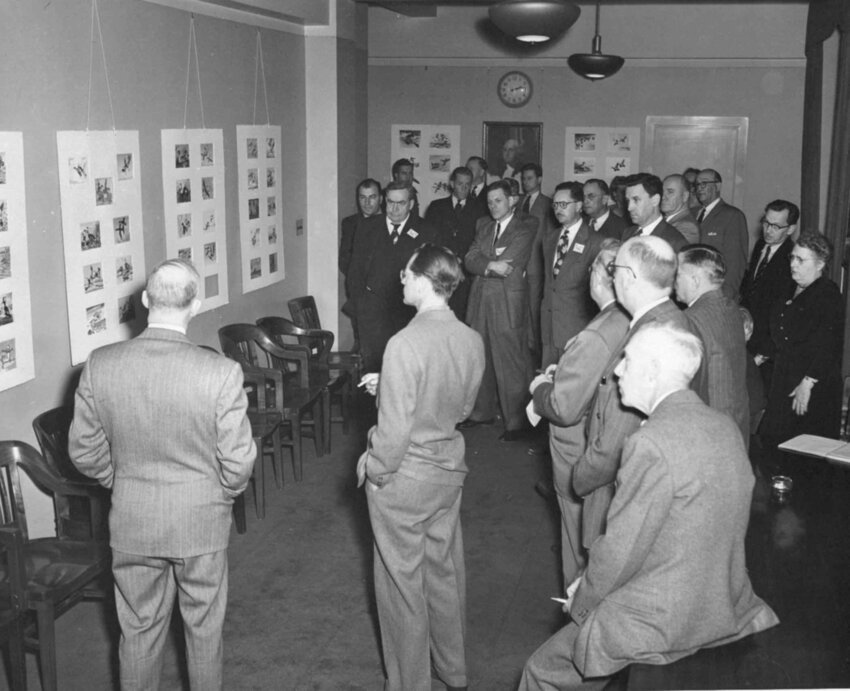 free-picture-people-discussing-vintage-old-photograph