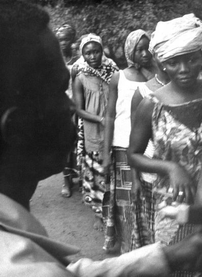 Нигериец, жени, получават, едра шарка, ваксинации