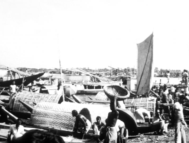 vintage, foto, mennesker, arbejde, oversvømmelse, farvande, Bangladesh